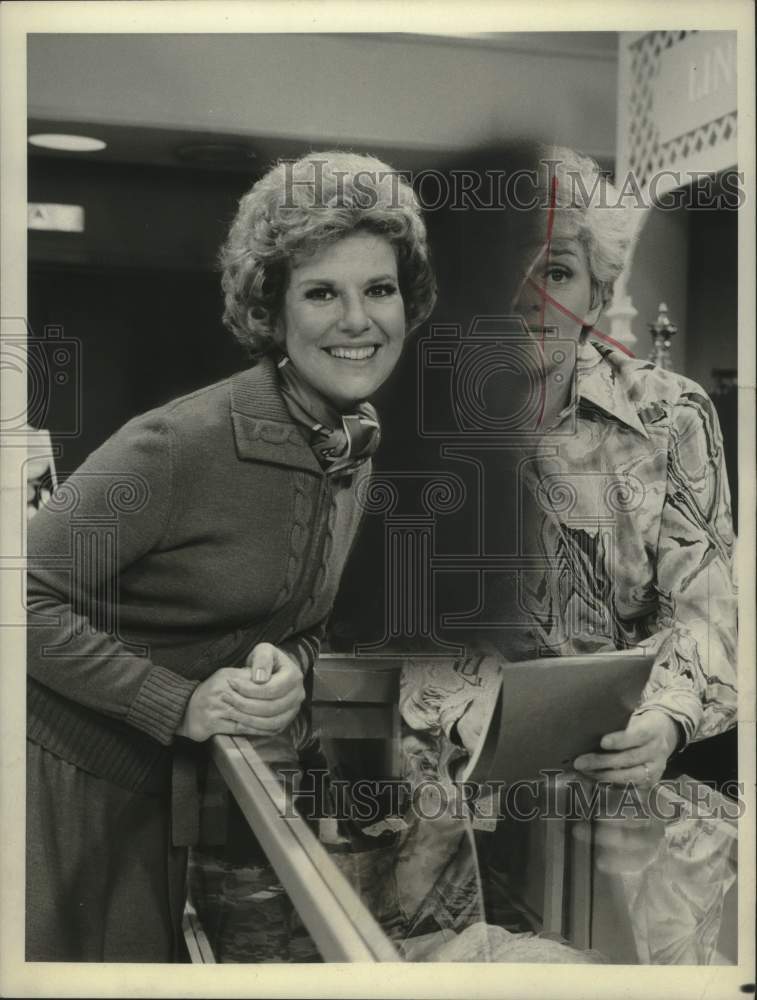 1976 Press Photo Karen Morrow and Joyce Van Patten star in &quot;Maureen&quot; on CBS-TV - Historic Images