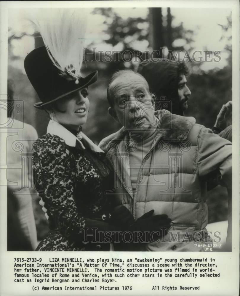 1976 Press Photo Liza Minnelli star of &quot;A Matter of Time&quot; with director-father - Historic Images