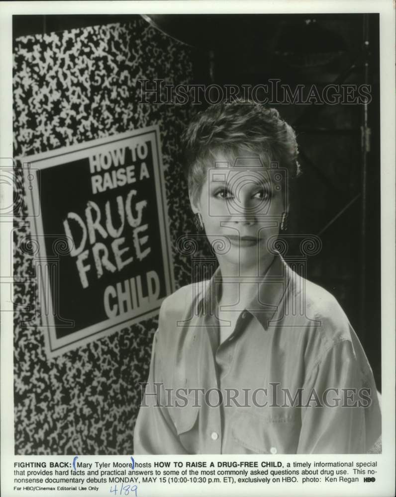 1989 Press Photo Mary Tyler Moore hosts "How to Raise a Drug-Free Child on HBO - Historic Images