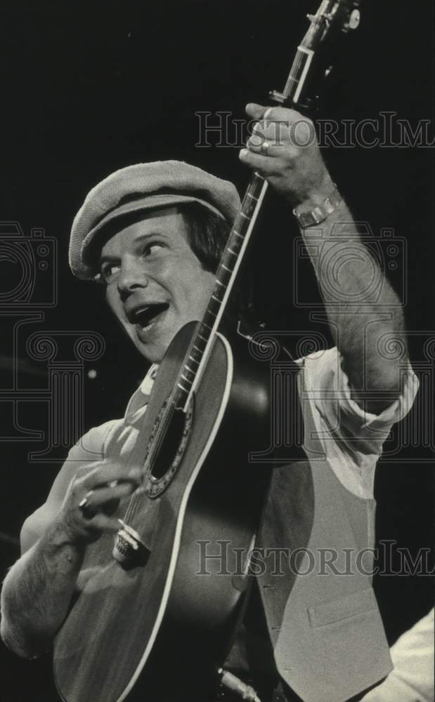 1991 Press Photo Rock 'n' Roll artist Bobby Vee at the Arena in Milwaukee, Wis, - Historic Images