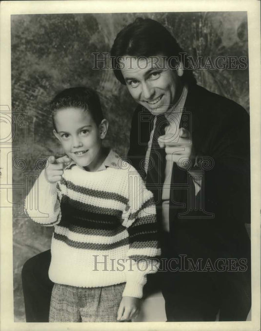 1989, United Cerebral Palsy's Host John Ritter & John Nation. - Historic Images