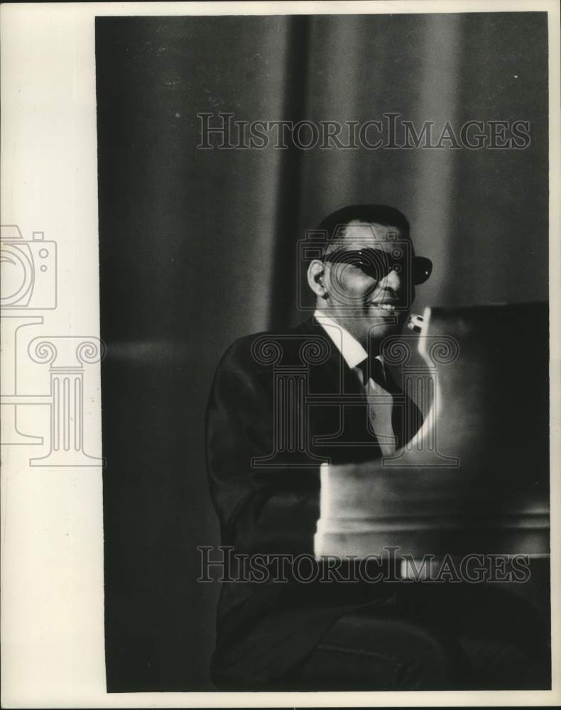 1964, Pianist Ray Charles performs in Milwaukee - mjp44167 - Historic Images