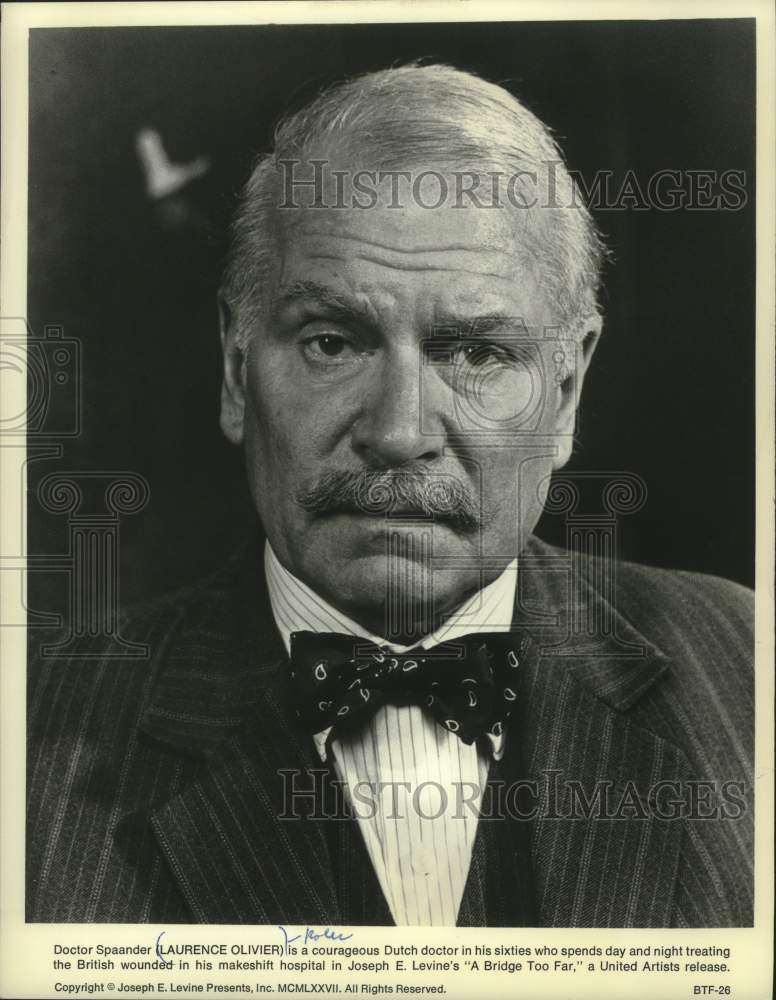1977 Press Photo Laurence Olivier portrays a Dutch doctor in &quot;A Bridge Too Far&quot;-Historic Images