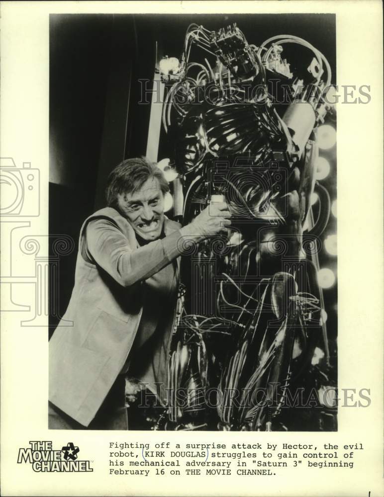 1981, Kirk Douglas and &quot;Hector the robot&quot; fighting in &quot;Saturn 3&quot; - Historic Images