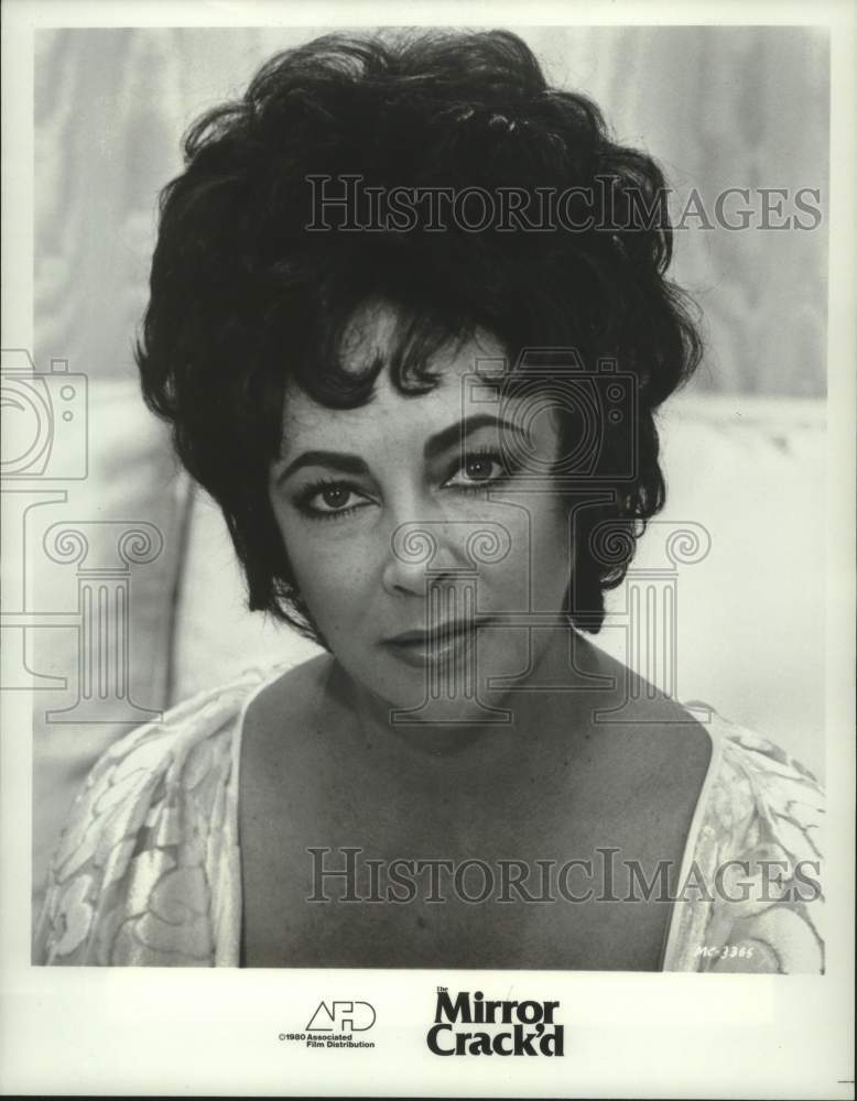 1981, Elizabeth Taylor as Mary Queen of Scots in "The Mirror Crack'd" - Historic Images