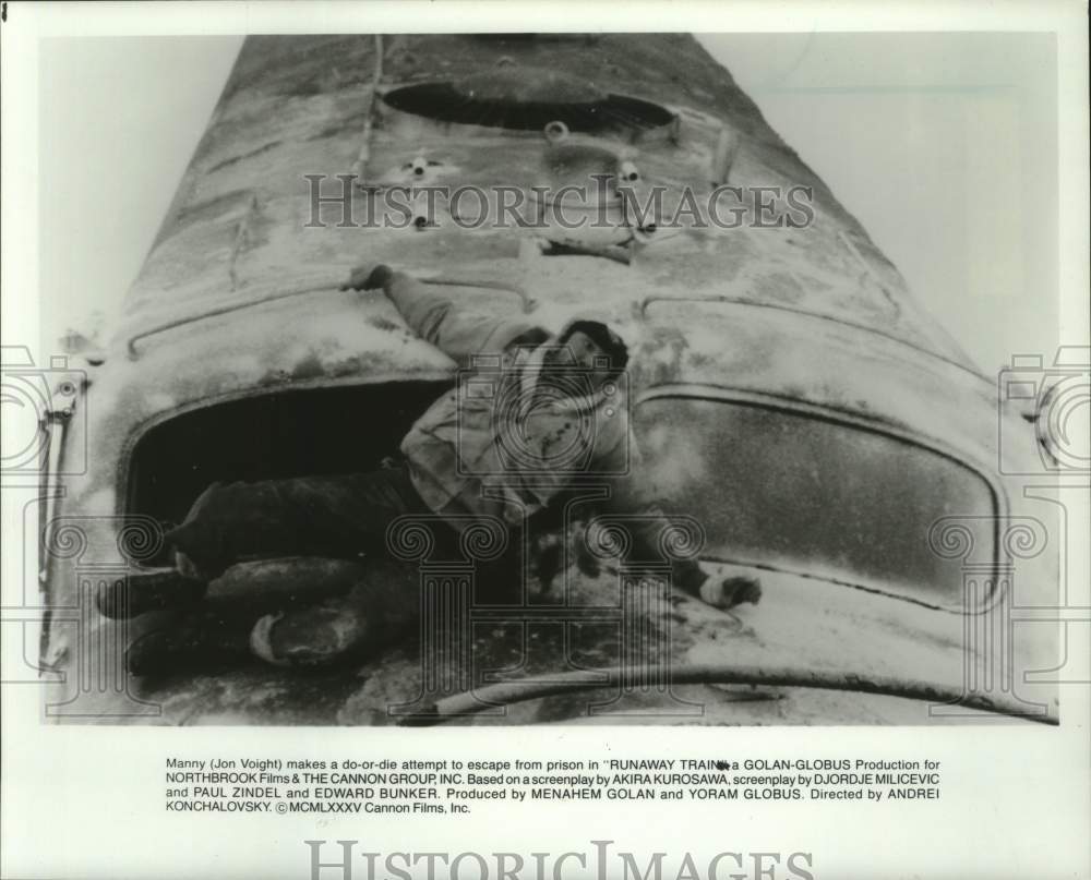 1986, Actor Jon Voight stars in "Runaway Train" - mjp44424 - Historic Images