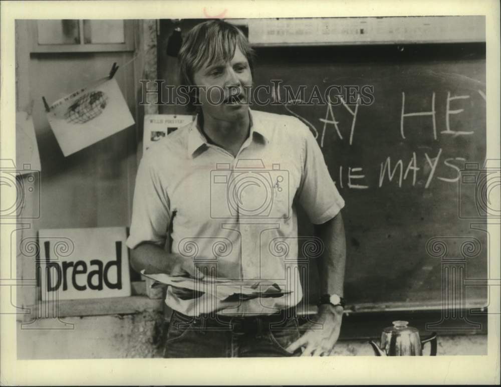 1975 Press Photo Actor Jon Voight - mjp44429-Historic Images