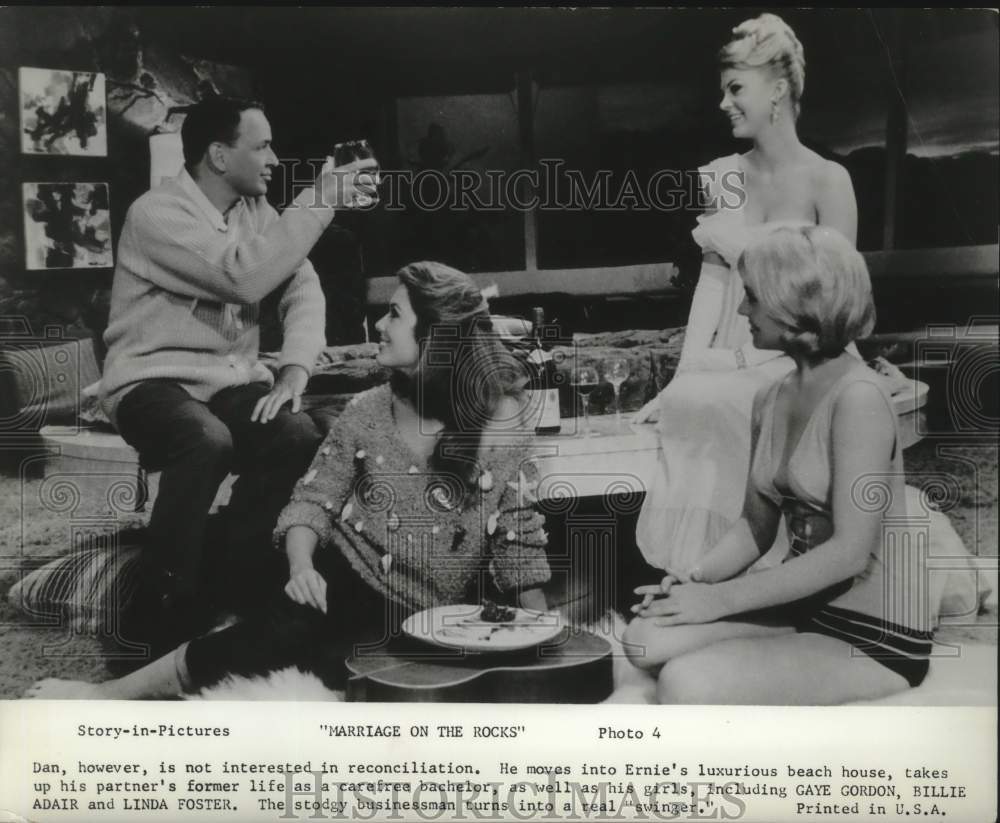1965 Press Photo Frank Sinatra with ladies in scene from &quot;Marriage On The Rocks&quot;-Historic Images