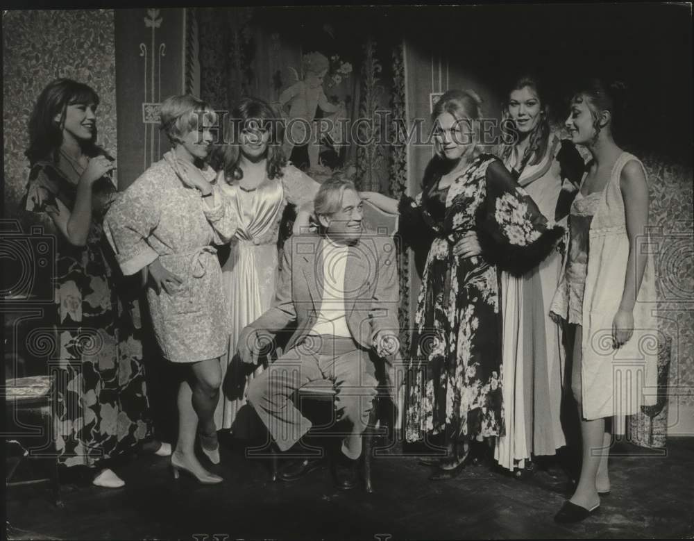 1969 Press Photo Director John Huston with cast of "The Kremlin Letter" - Historic Images