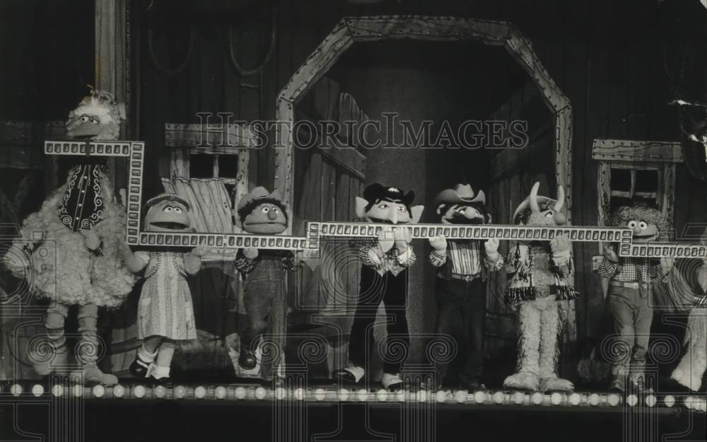 1982 Press Photo &quot;Sesame Street Live&quot; at the Auditorium, Wisconsin - mjp44452 - Historic Images