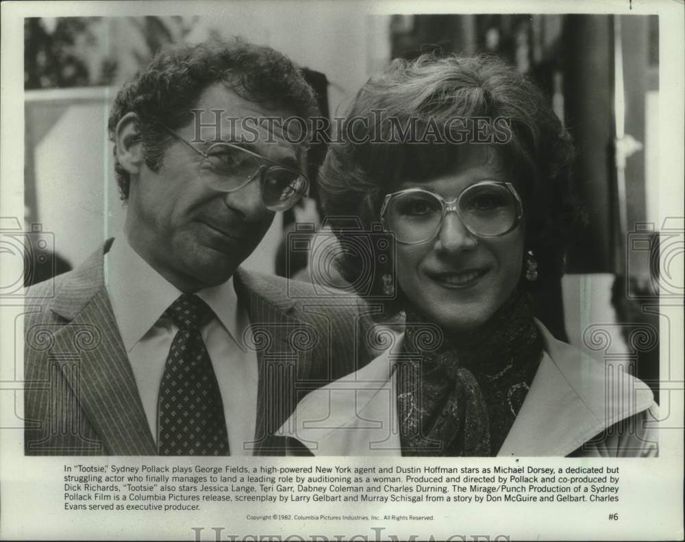 1982 Press Photo Sydney Pollack with Dustin Hoffman as "Tootsie" - mjp44478 - Historic Images