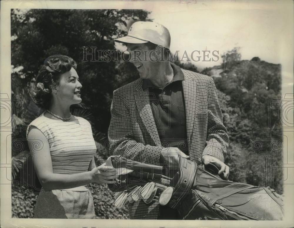 1961 Press Photo Fred MacMurray smiles at his wife June Haver - mjp44546 - Historic Images