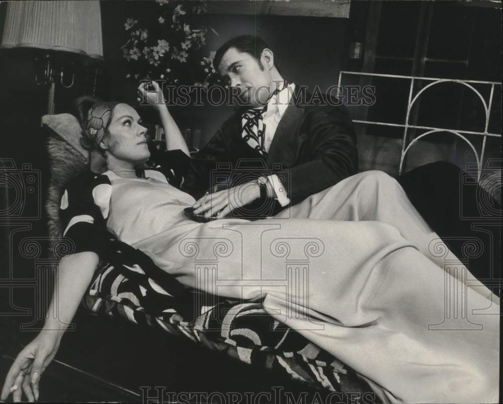 1970, Tammy Grimes and Brian Bedford act in Private Lives - mjp44550 - Historic Images