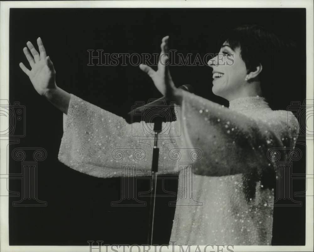 1991, With a Z for zest: Liza Minnelli - mjp44554 - Historic Images