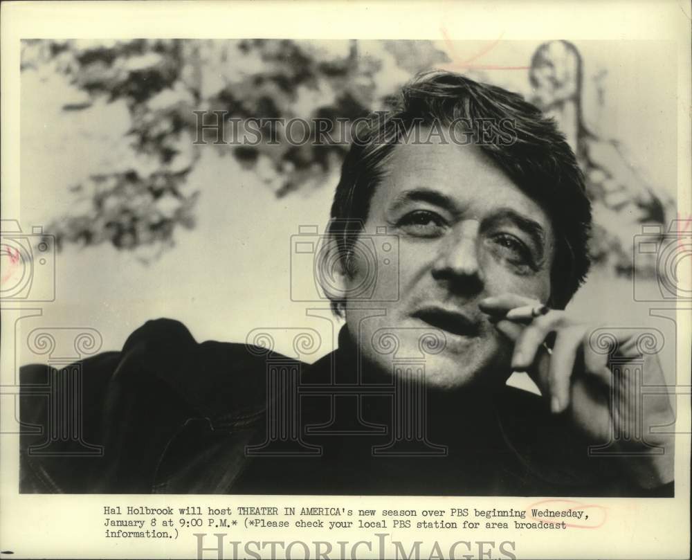 1975 Press Photo Hal Holbrook hosts Theater in America, on PBS. - mjp44602-Historic Images