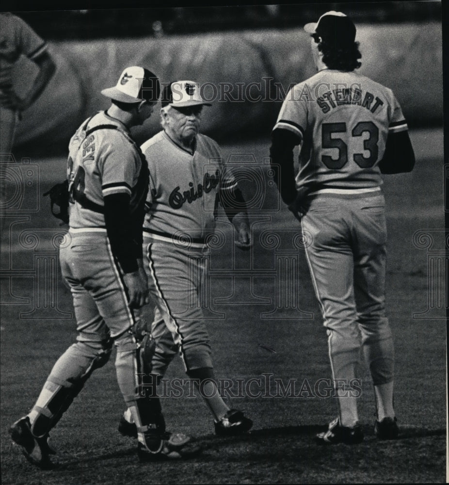 1985 Press Photo Manager Earl Weaver replaced Sammy Stewart in sixth inning- Historic Images