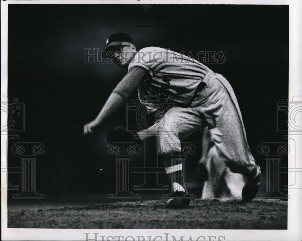 1964 Press Photo Hal Pecks pitcher Conrad Collins during baseball championship - Historic Images
