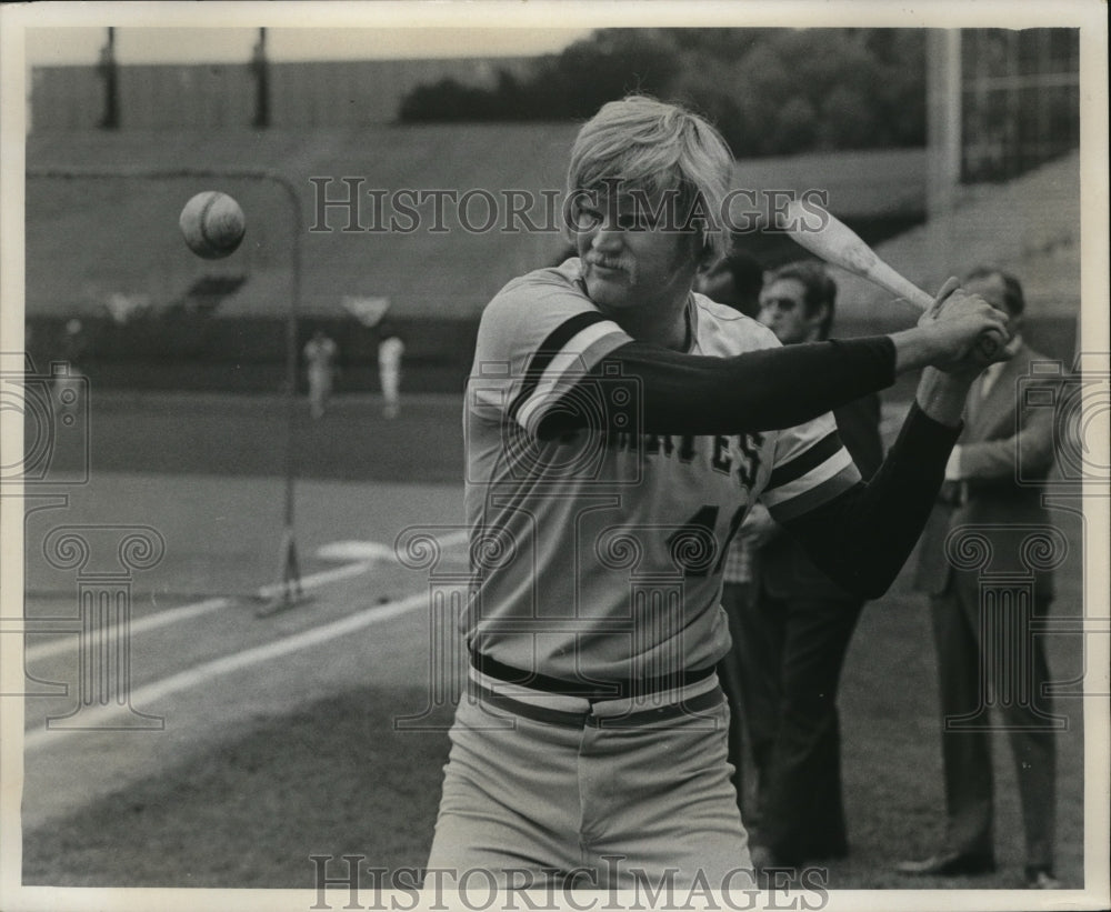 1975 Press Photo Jerry Reuss during a workout at County Stadium - mjs01984 - Historic Images