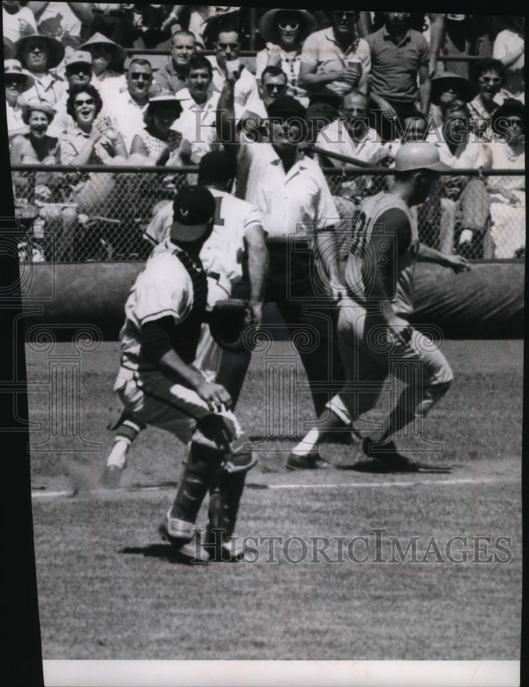 1961 Press Photo First game of double header between Reds &amp; Braves at stadium - Historic Images