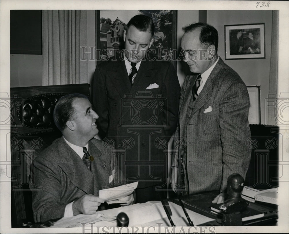 1945 Press Photo Happy Chandler, Walter Mulbry, Leslie M. O'Connor - Historic Images