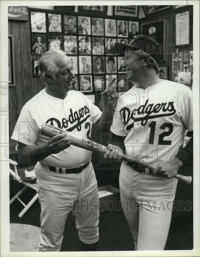 1985 Press Photo Tom Lascorda, LA Dodgers manager, advises Gregg Fendley - Historic Images