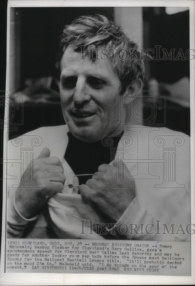 1968 Press Photo Tommy McDonald give spontaneous speech after beating Dallas.- Historic Images