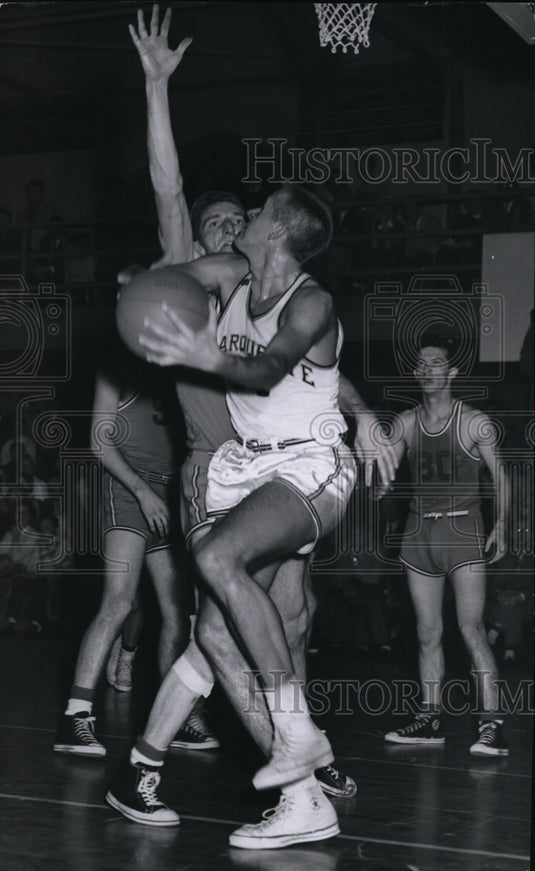 1955 Press Photo Marquette University Basketball game with Bowling Green. - Historic Images