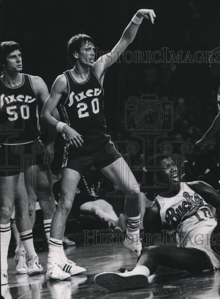 1976 Press Photo Bob Dandridge of the Milwaukee Bucks Reacts to a Foul Call - Historic Images