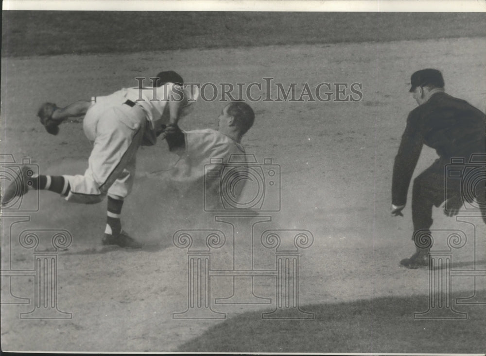 1952 Press Photo Ronnie Samford, Minneapolis Twins, Steals Second - Historic Images