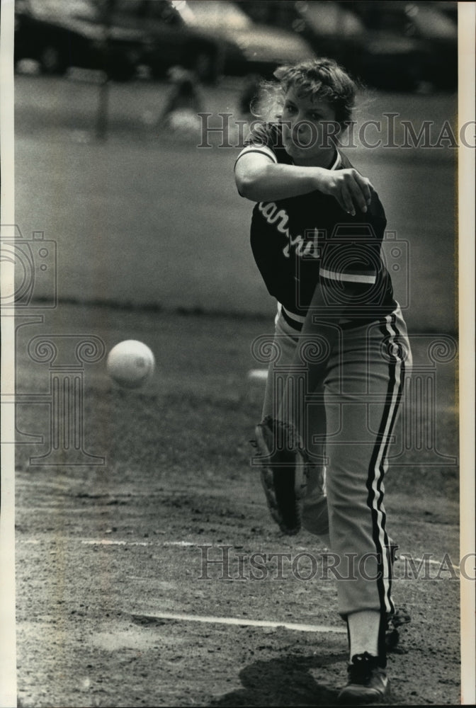 1992 Press Photo Hartford High School - Jenny Pinkowski, Softball Pitcher- Historic Images