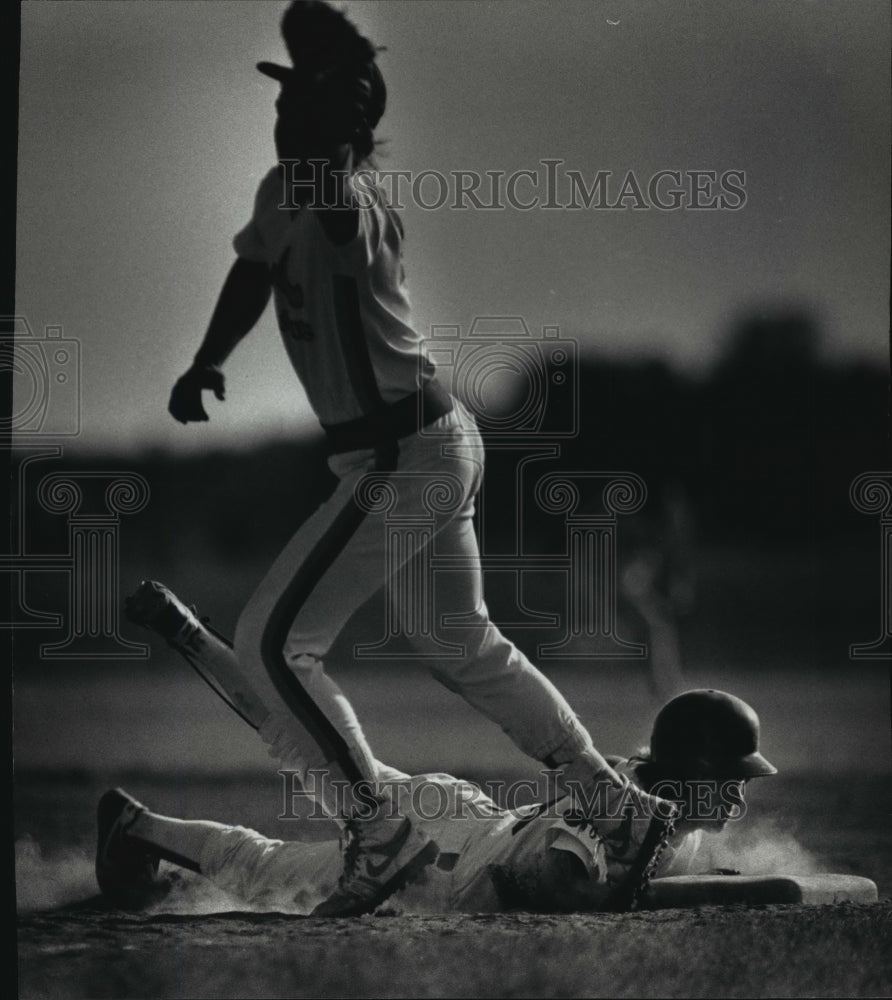1991 Press Photo Mukwonago High School - Bob Shoenauer, Baseball Team - Historic Images