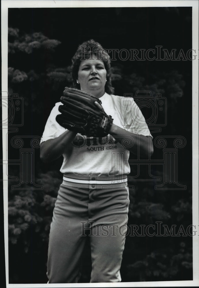 1990 Press Photo Debbie Balzer, Wisconsin Slow-Pitch Softball Player - mjt00124 - Historic Images