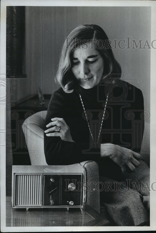 1974 Press Photo University of Wisconsin- Judy Klucas, Wife of Coach Bill Klucas - Historic Images