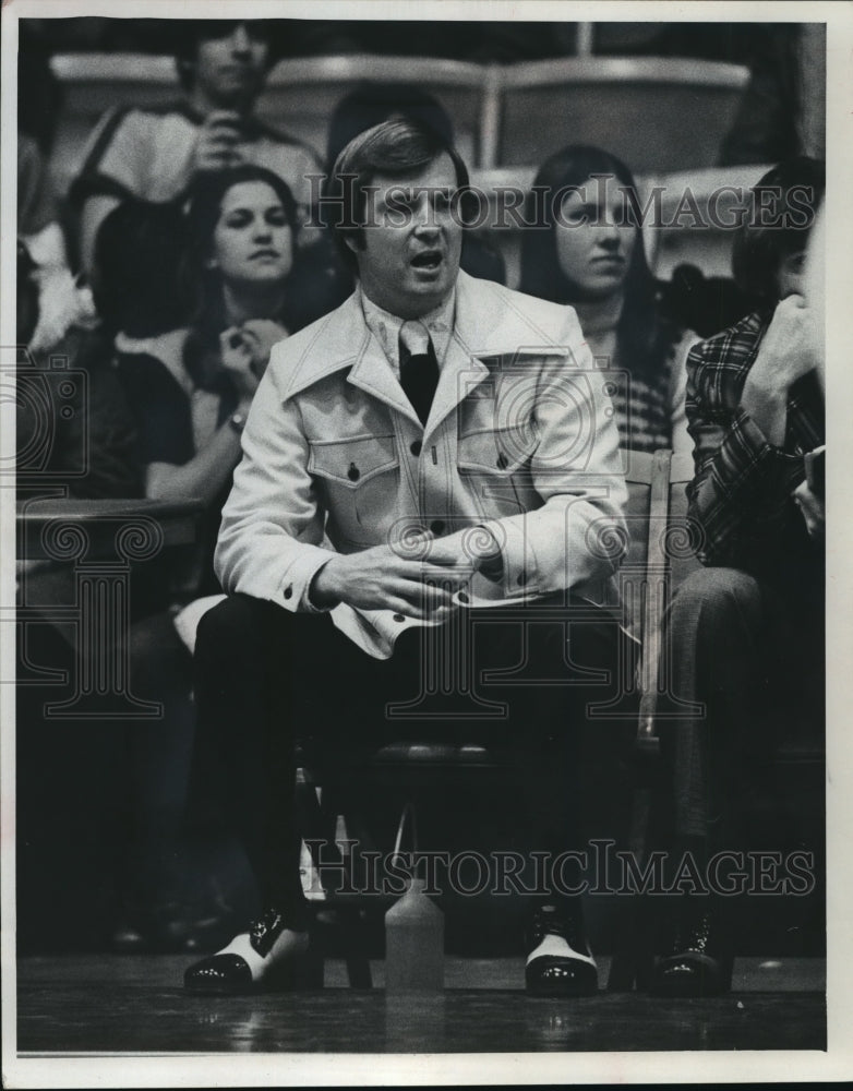 1975 Press Photo University of Wisconsin- Milwaukee Basketball Coach Bill Klucas - Historic Images