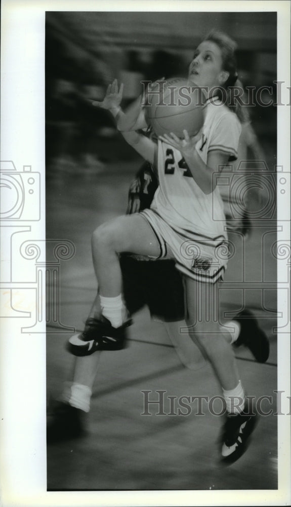 1993 Press Photo Oconomowoc High School - Kelly Flynn, Basketball Player - Historic Images