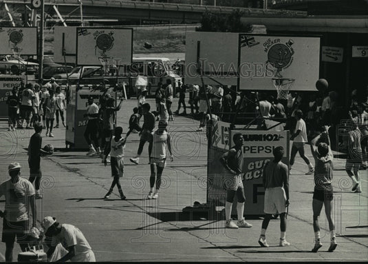 1988 Press Photo Gus Macker Basketball Tournament - Teams in Milwaukee Tourney-Historic Images