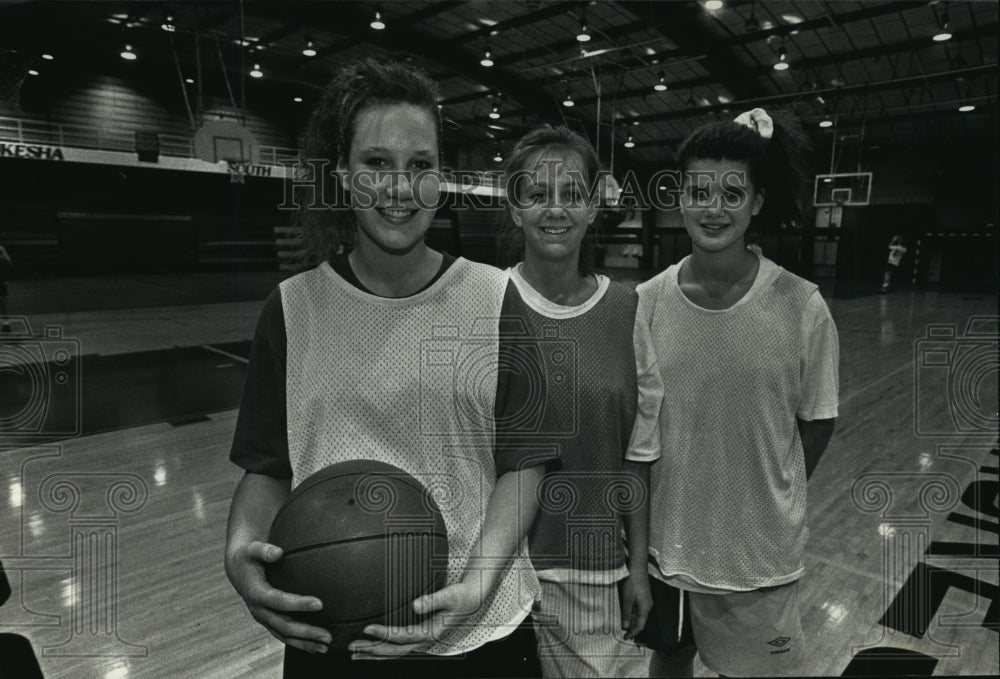 1991 Press Photo Waukesha South High School - Debbie Graf, Basketball Players - Historic Images