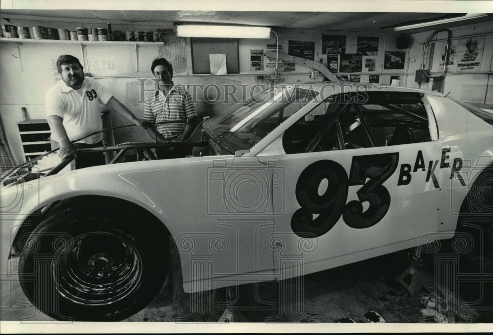 1985 Press Photo Ed Evans, Terry Evans, and Race Car West Allis, Wisconsin- Historic Images