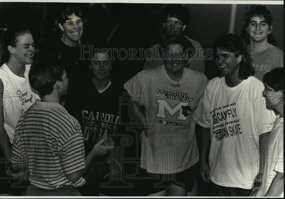 1993 Press Photo Carroll College - Darla Wack, Softball Coach, and Team-Historic Images