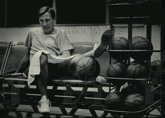1984 Press Photo Milwaukee Bucks - Guard Mike Dunleavy with Twisted Ankle - Historic Images