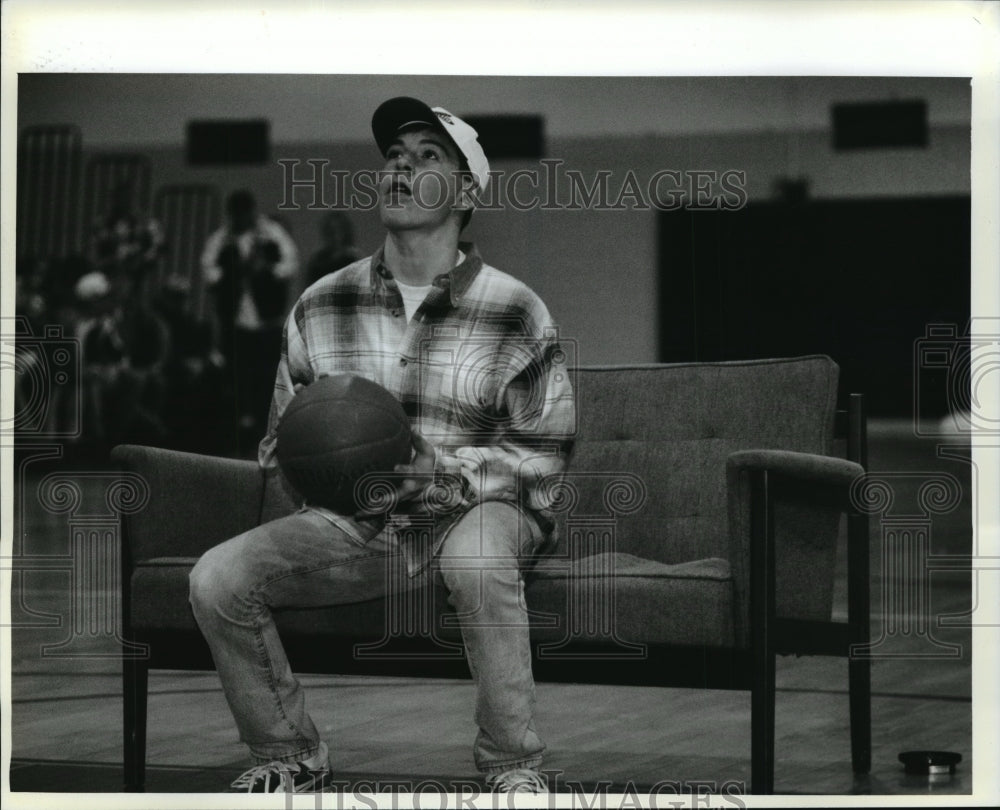 1995 Press Photo Sussex Hamilton High School - Don Mullen Wins a TV - mjt00838-Historic Images