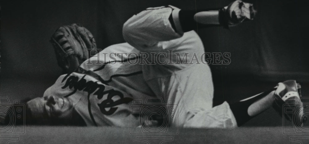 1976 Press Photo Braves&#39; second baseman Felix Mantilla on ground, Milwaukee-Historic Images