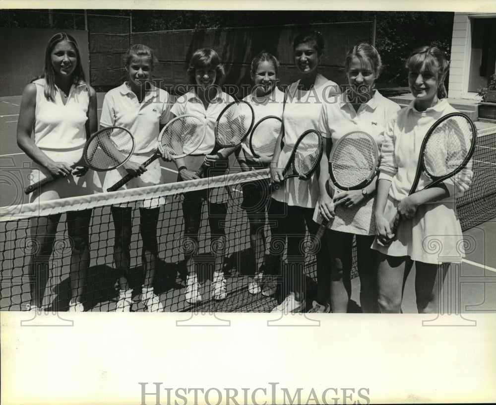 1981 Tennis coach Jody Bronson &amp; her team to compete in Wightman Cup - Historic Images