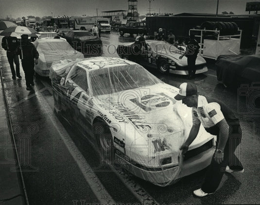 1987 Press Photo Gene Harsch Crew and Race Car, State Fair Park, Wisconsin - Historic Images