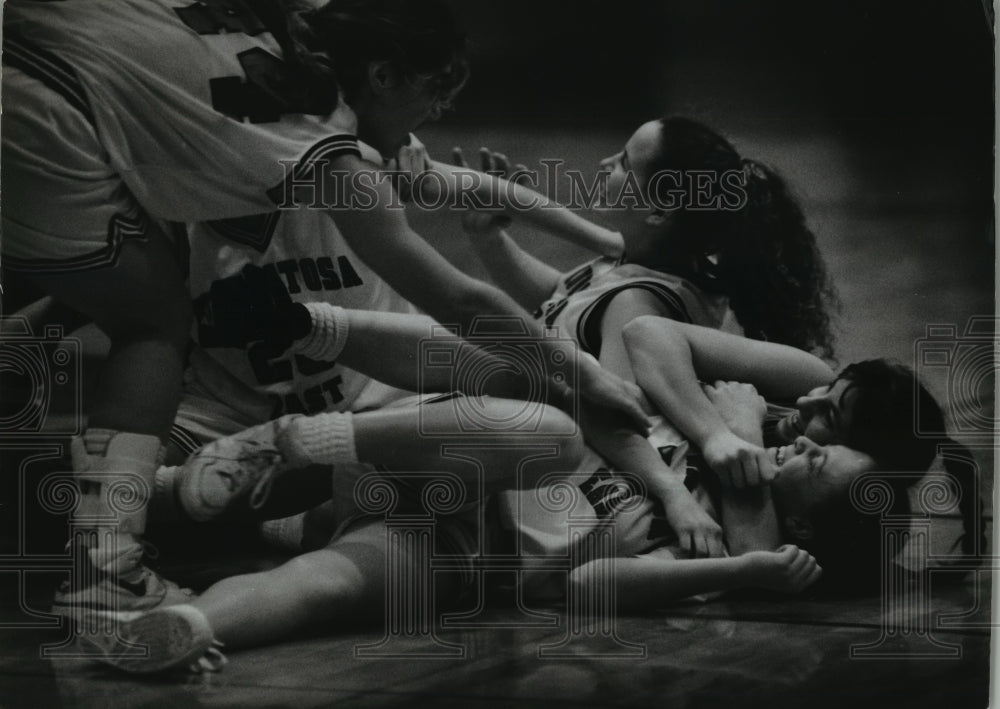 1994 Press Photo Wauwatosa East High School - Girls&#39; Basketball Team - mjt01076 - Historic Images