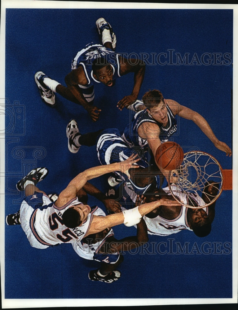 1994 Press Photo Kentucky & Florida battle for ball at tournament game, Memphis-Historic Images