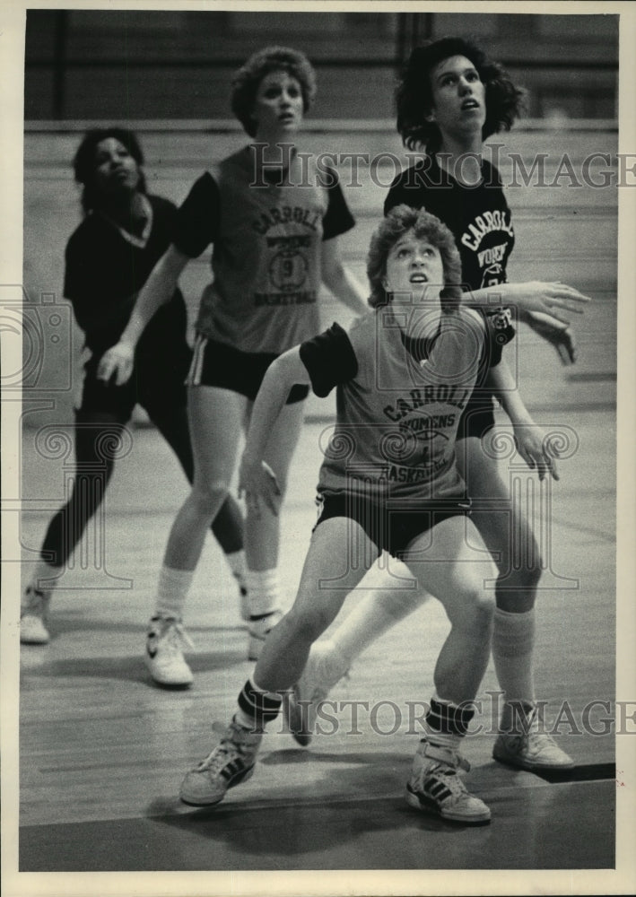 1986 Press Photo Amy Vanden Langenberg blocks during Caroll College practice- Historic Images