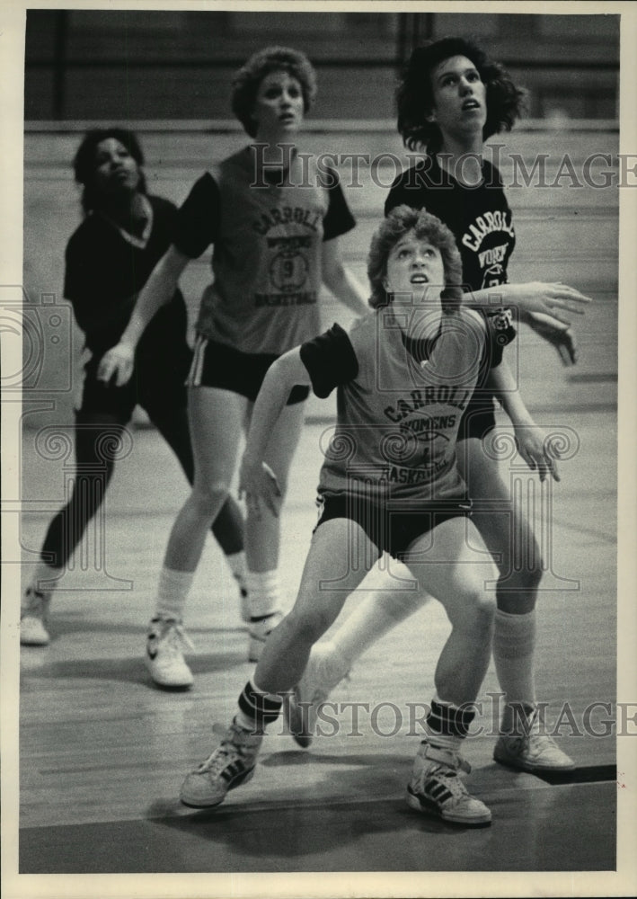 1986 Press Photo Amy Vanden Langenberg blocks during Caroll College practice- Historic Images