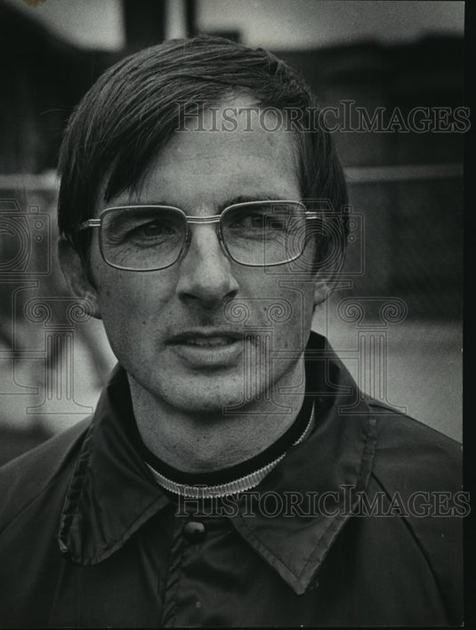 1971 Press Photo Marquette High School - Dick Basham, Coach for Football-Historic Images