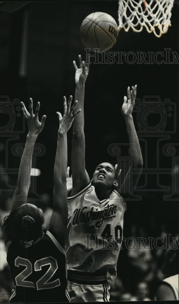 1994 Press Photo Washington High School - Tiffany Glossen in Basketball Game - Historic Images